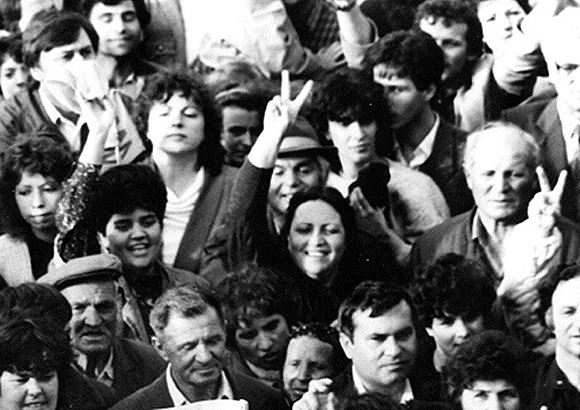 20-  Supported by the opposition forces of the communist system (of Soviet obedience), Fred Forest craves the post of chairman and managing Director of the Bulgarian TV in a public campaign. His official program proposes a free, interactive and responsive television... A popular demonstration organized in favor of Fred Forest in Sofia (Bulgaria) to support his candidature. Sofia, October 3rd, 1991, even before the collapse of the wall of Berlin.