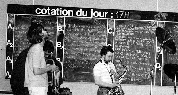 24. Uma das participaes do pblico e com msicos no quadro da Bourse de Limaginaire. Ambiente participativo e meditico, criado por Fred Forest para uma exposio pessoal no Centro Georges Pompidou, Paris, junho de 1982. Esta obra de interao teve como tema a diversidade.