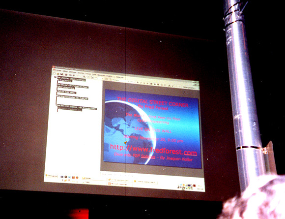 26. Digital Street Corner criao na Internet. O primeiro happening(acontecimento) planetrio (10.000 internautas) realizado com uma projeo gigante sobre a parede externa do Bass Museum de Miami no dia do vernissage da Art Basel Miami Beach e nos que se seguiram, novembro e dezembro de 2005, Miami.