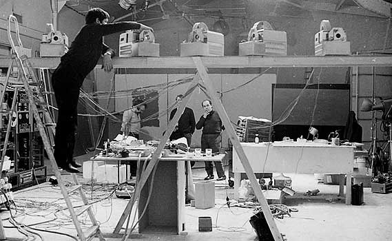 63. Instalao Fred Forest/ Pierre Lafleur/ Luc Ferrari, Feira Universal de Osaka (Japo) 1970.